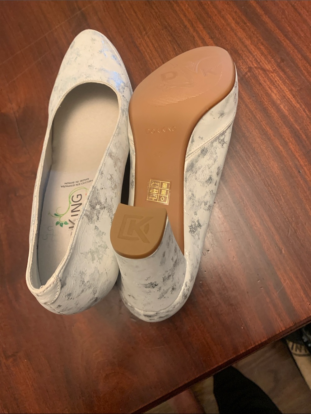 Kling Marble-Effect Low Block Heel Pump in White and Gray